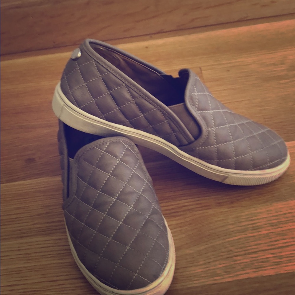 Steve Madden slip in quilted